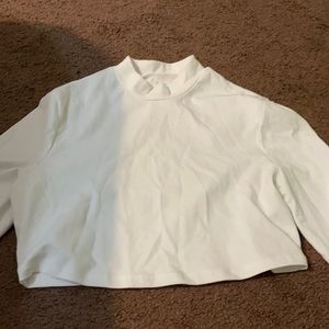 Cute white small long sleeve crop top.